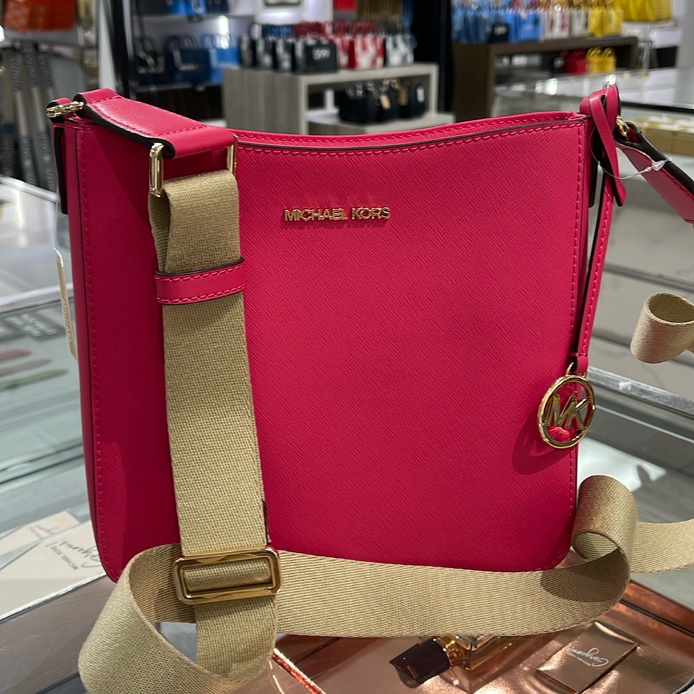 Michael Kors Jet Set Travel Small Messenger Crossbody Bag
Electric Pink 
NWT